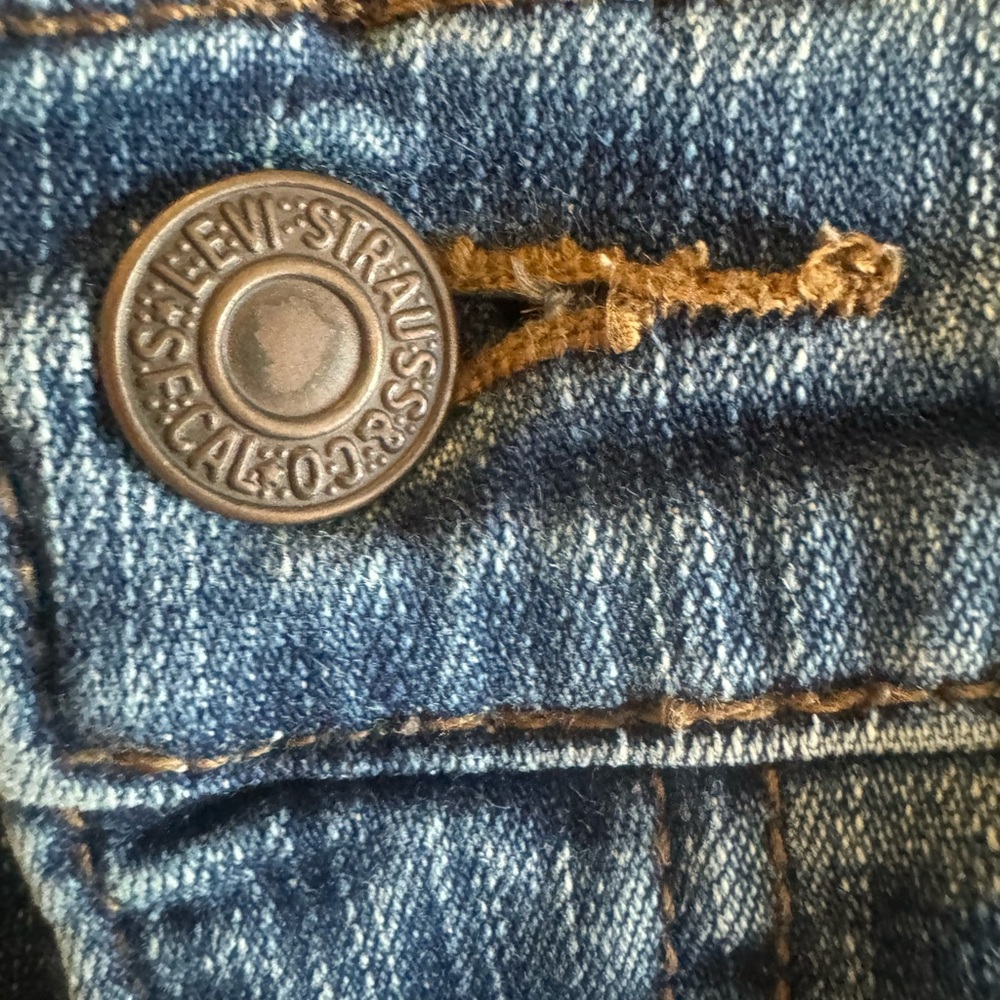 Levi’s Denim 9” Jean Shorts Women’s Size 16 - Picture 6 of 16